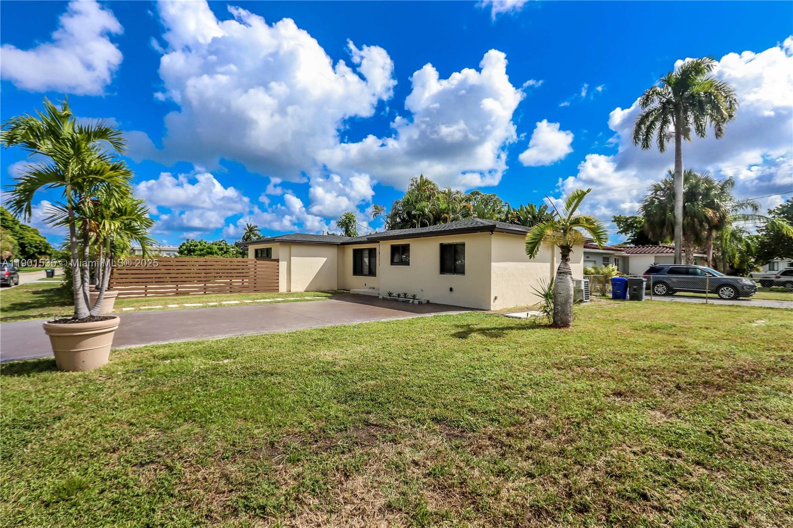 POINSETTA PARK - Residential