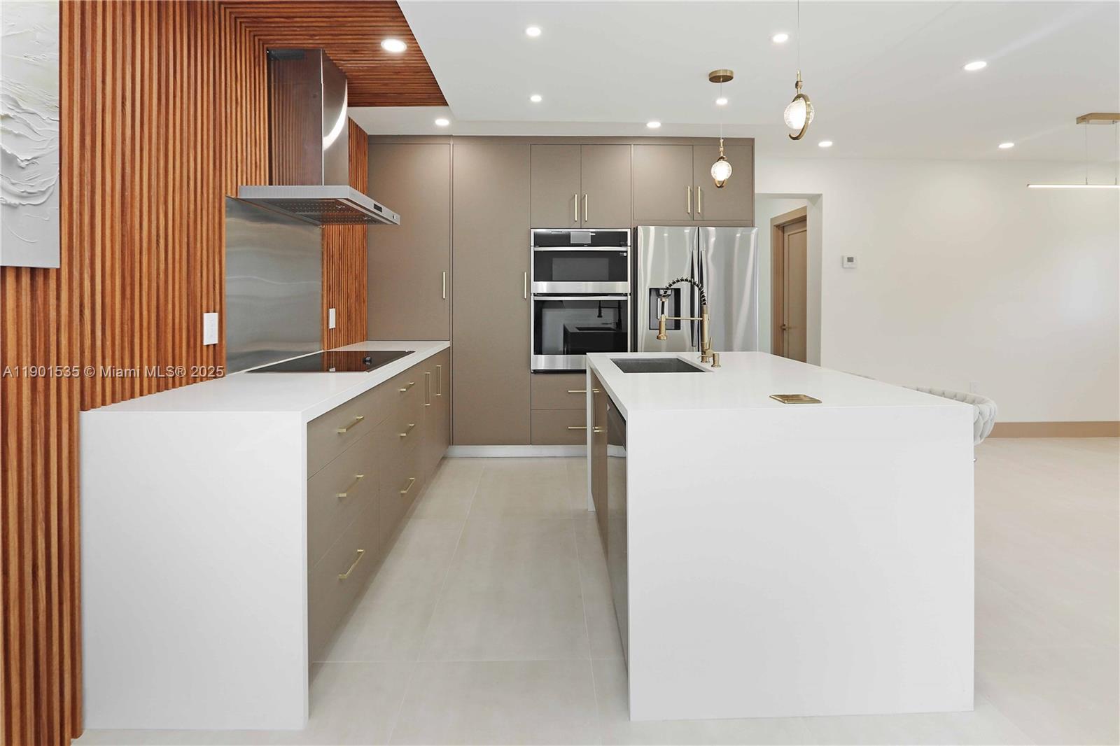 POINSETTA PARK - Residential