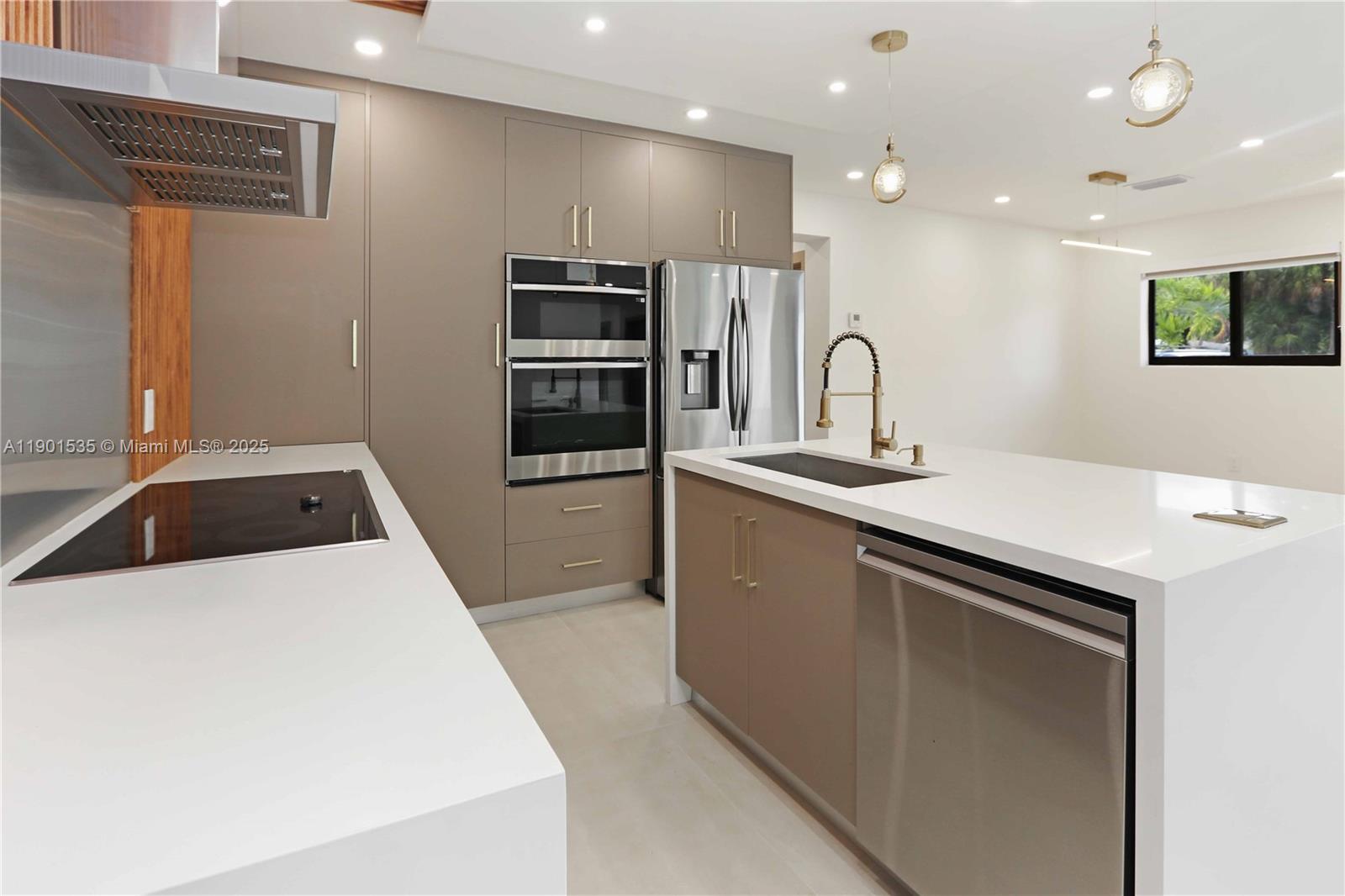 POINSETTA PARK - Residential