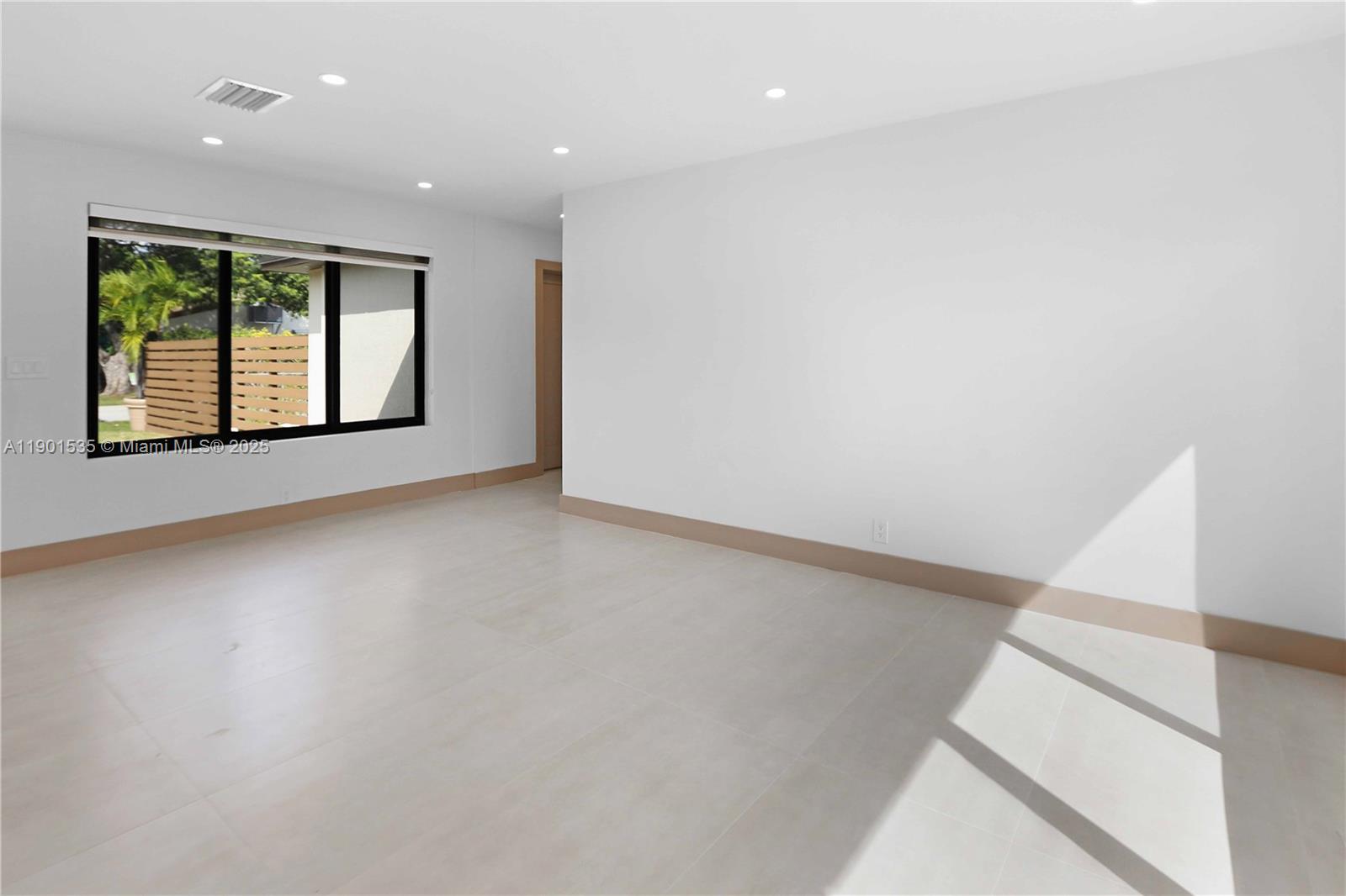 POINSETTA PARK - Residential