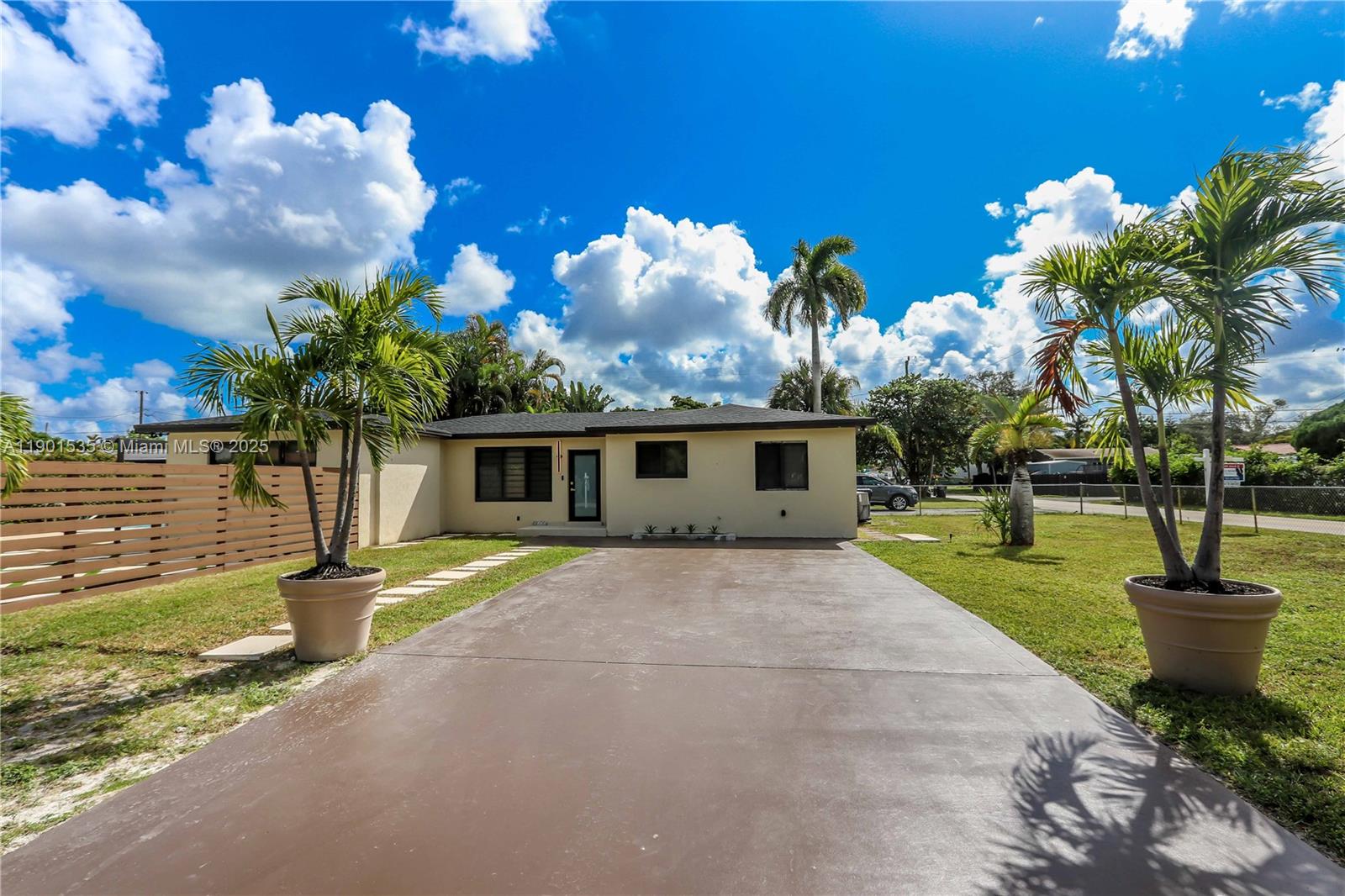 POINSETTA PARK - Residential