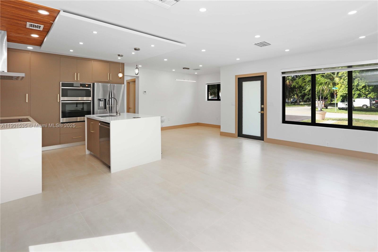 POINSETTA PARK - Residential