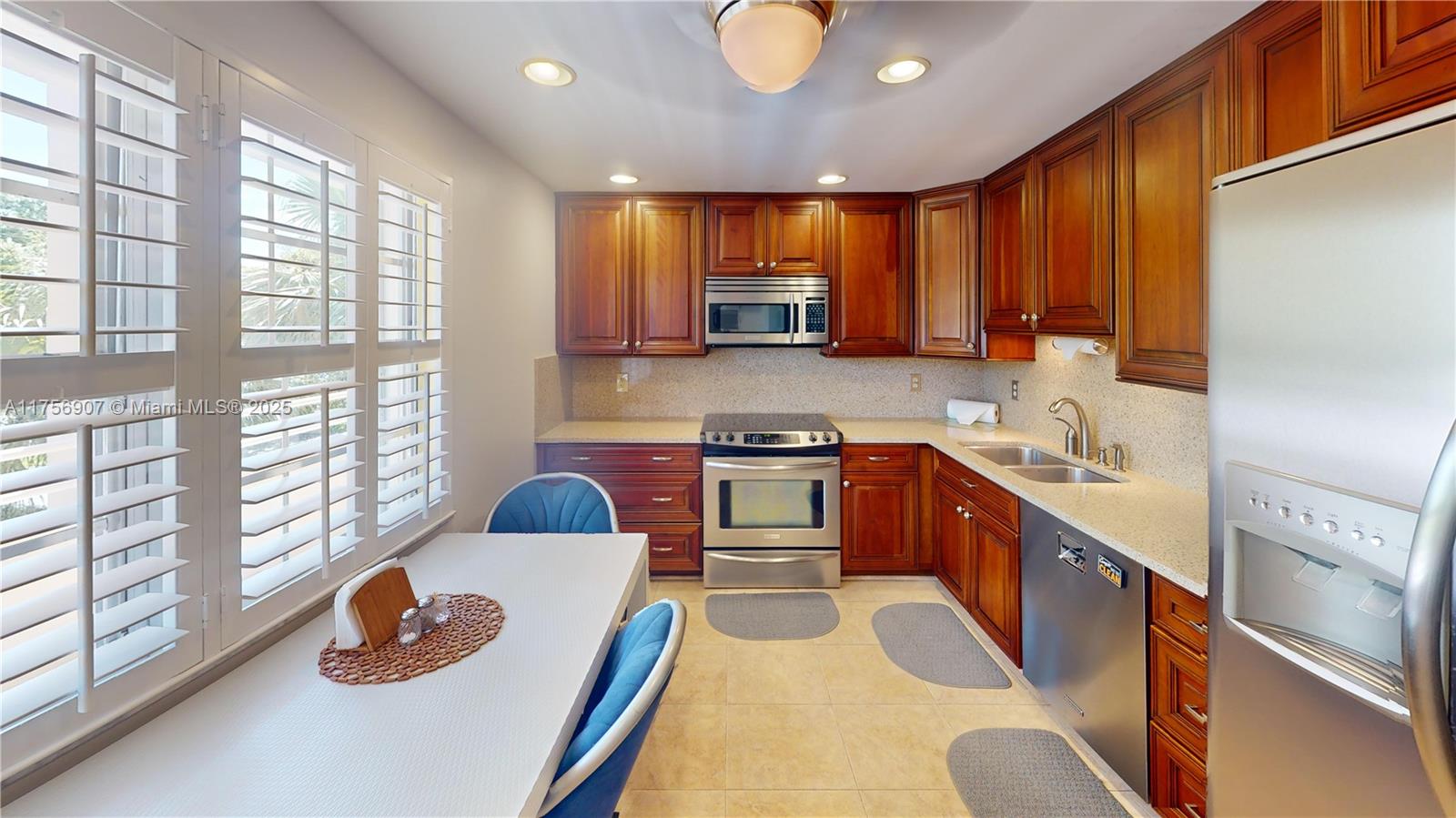 3970 Oaks Clubhouse Dr 307