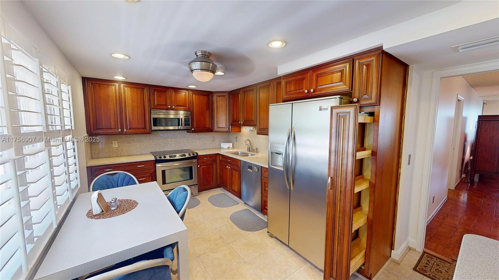 3970 Oaks Clubhouse Dr 307