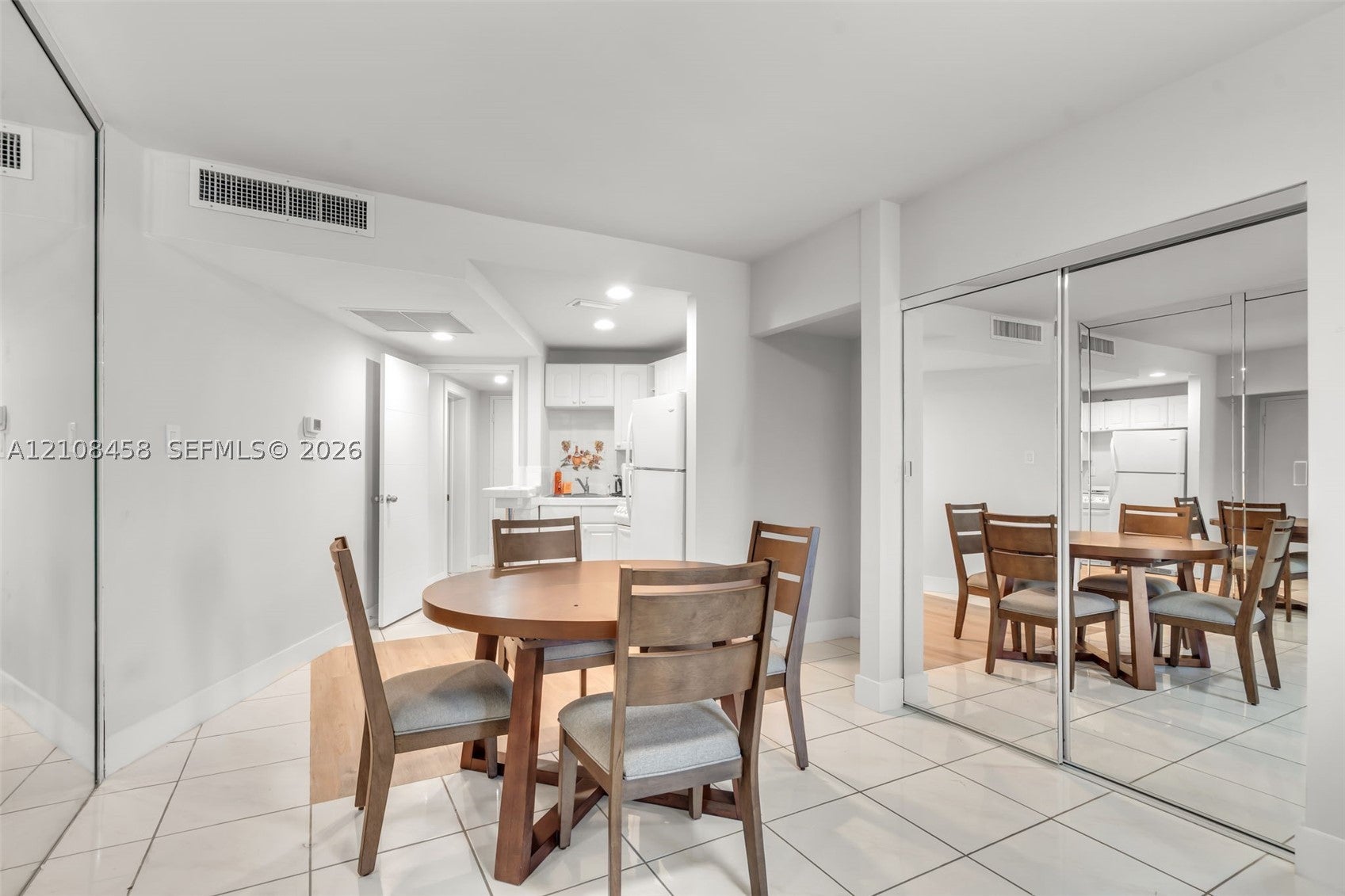 5401 Collins Ave 919B