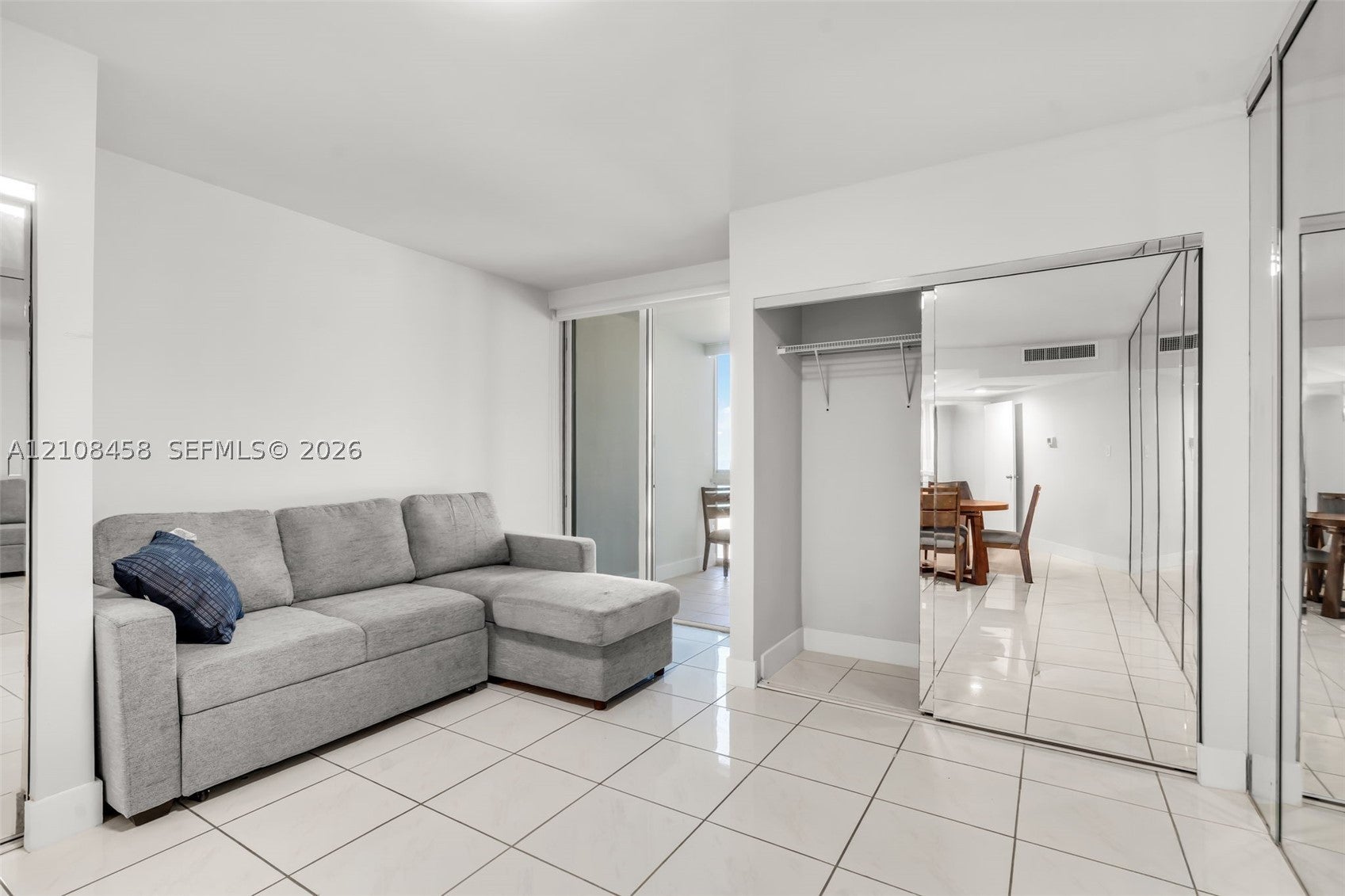 5401 Collins Ave 919B