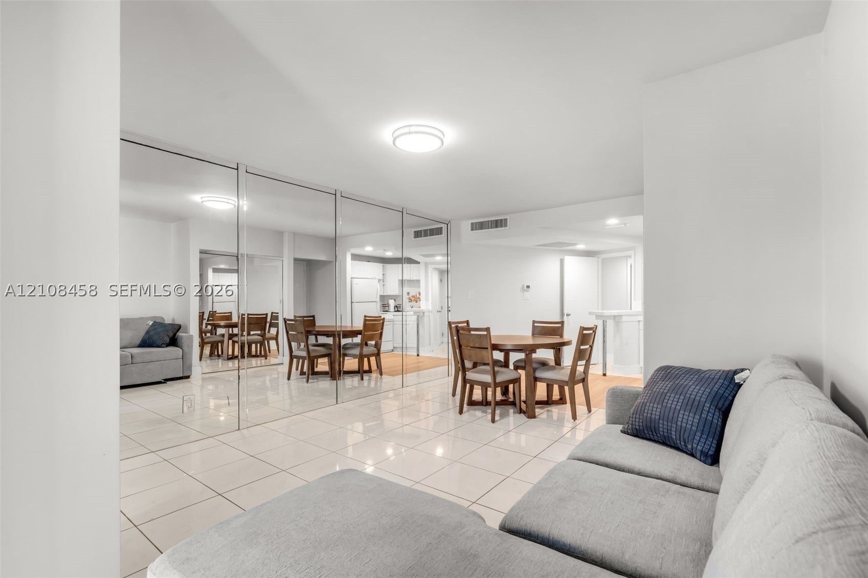 5401 Collins Ave 919B