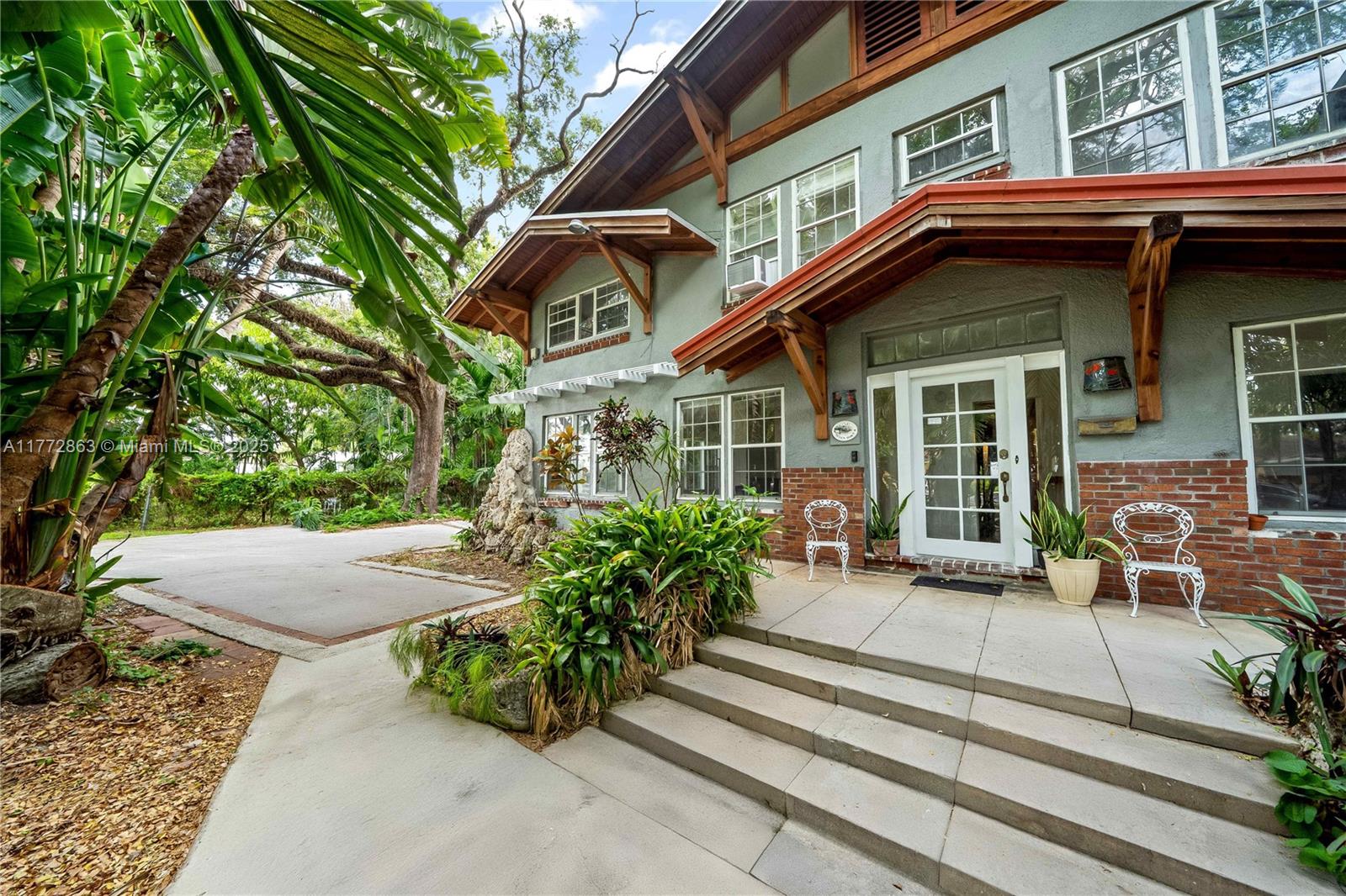 752 Nw 7th St Rd, Miami, Broward County, Florida - 5 Bedrooms  
4 Bathrooms - 