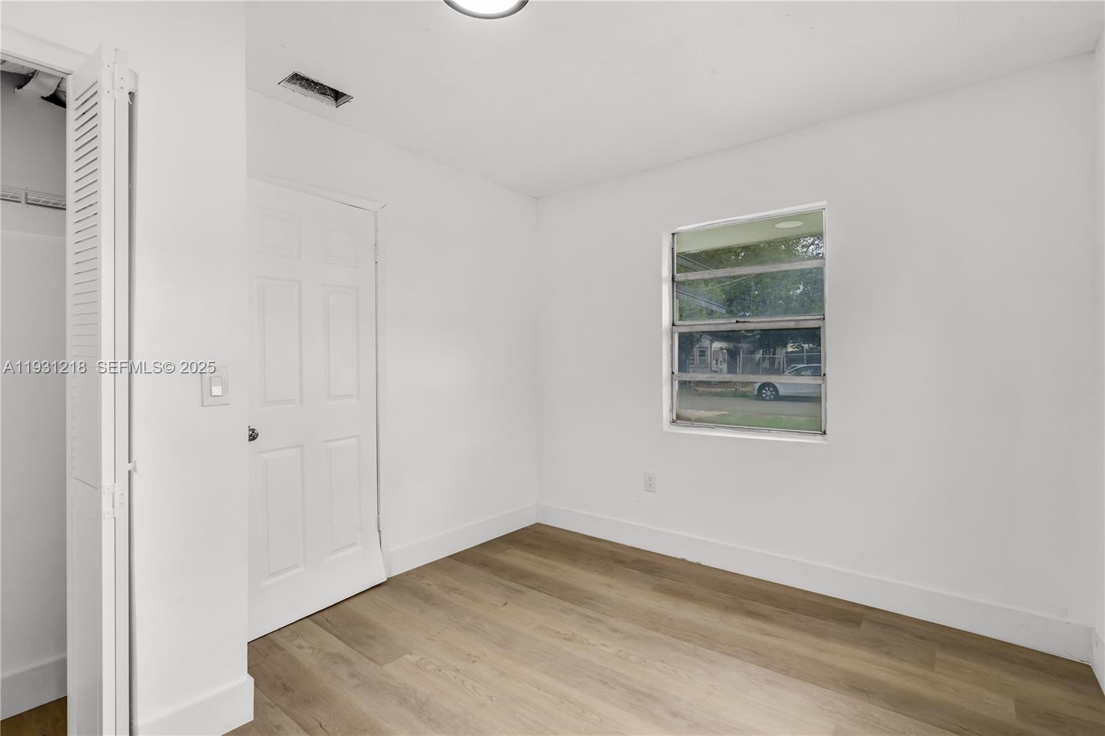 BREEZY PARK - Residential Lease