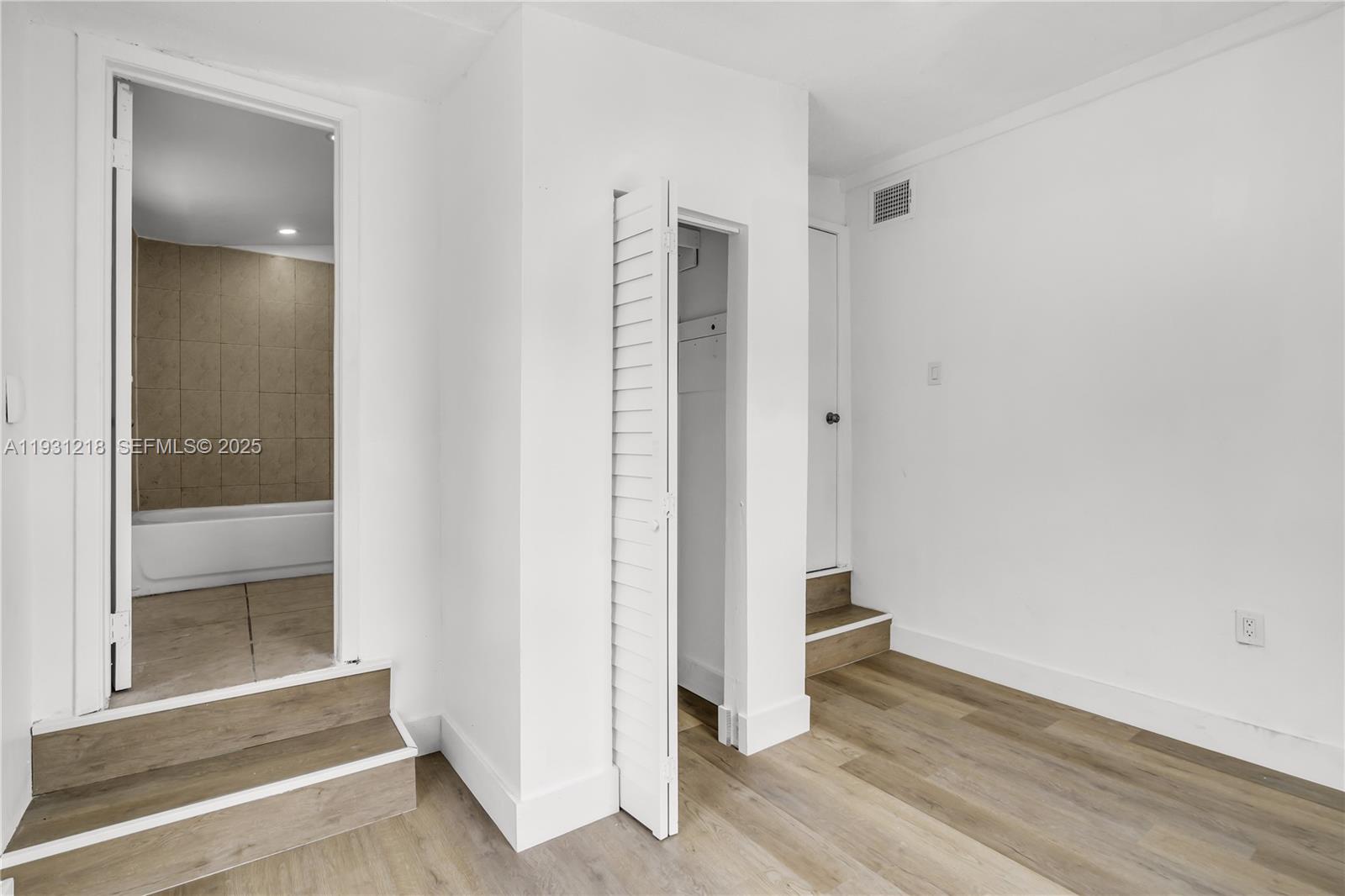 BREEZY PARK - Residential Lease