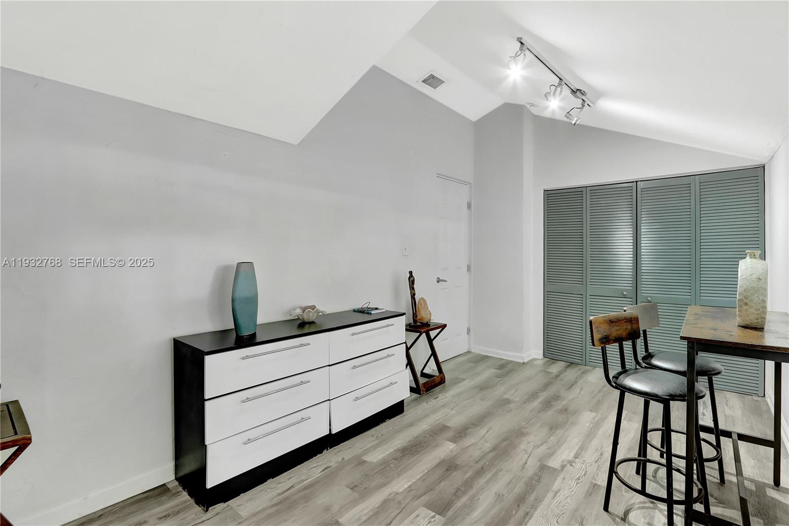 POMELO PARK - Residential Lease