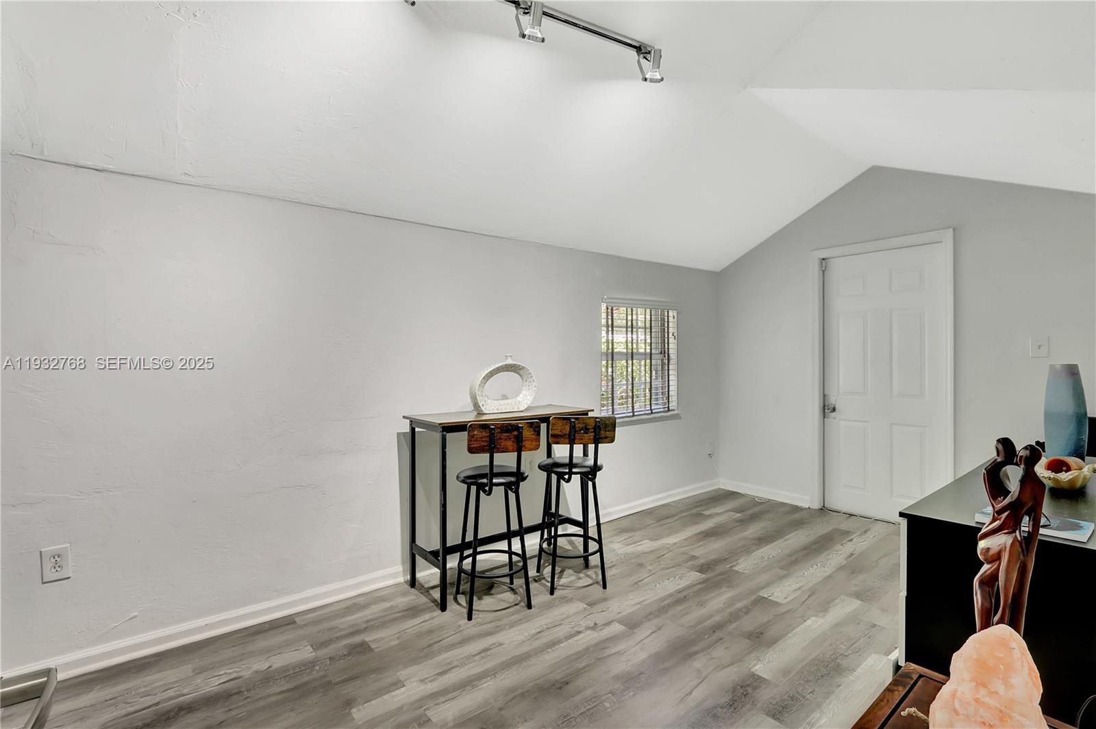 POMELO PARK - Residential Lease