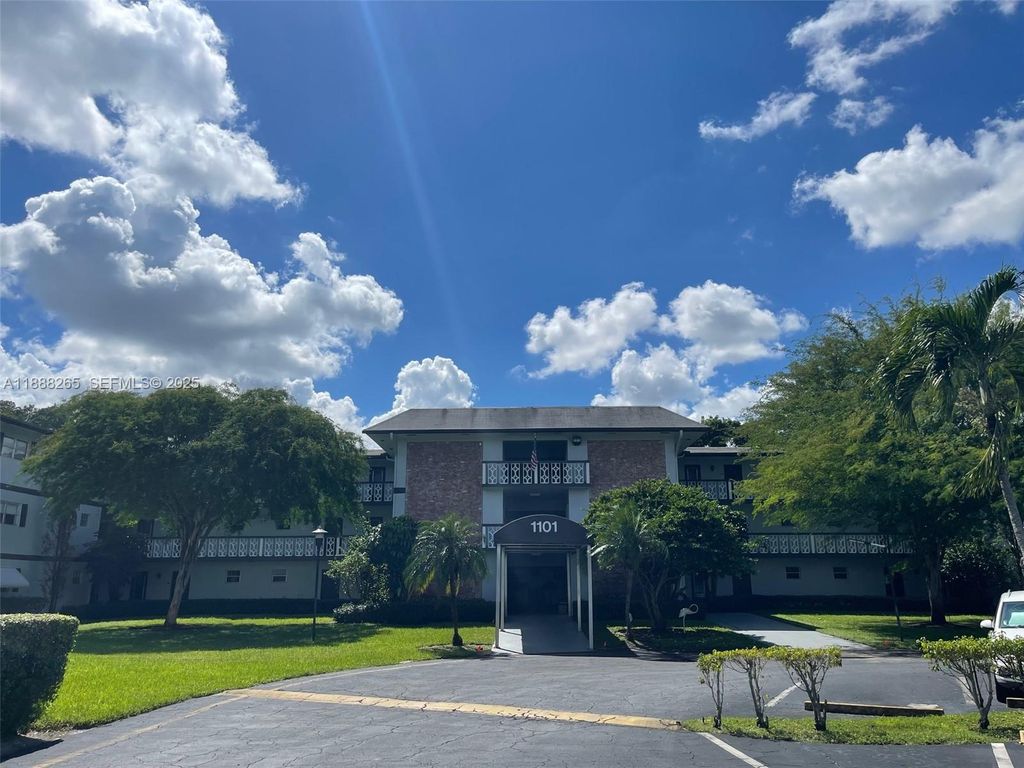Photo of 1101 Hillcrest Ct #307, Hollywood, FL 33021 (MLS # A11888265)