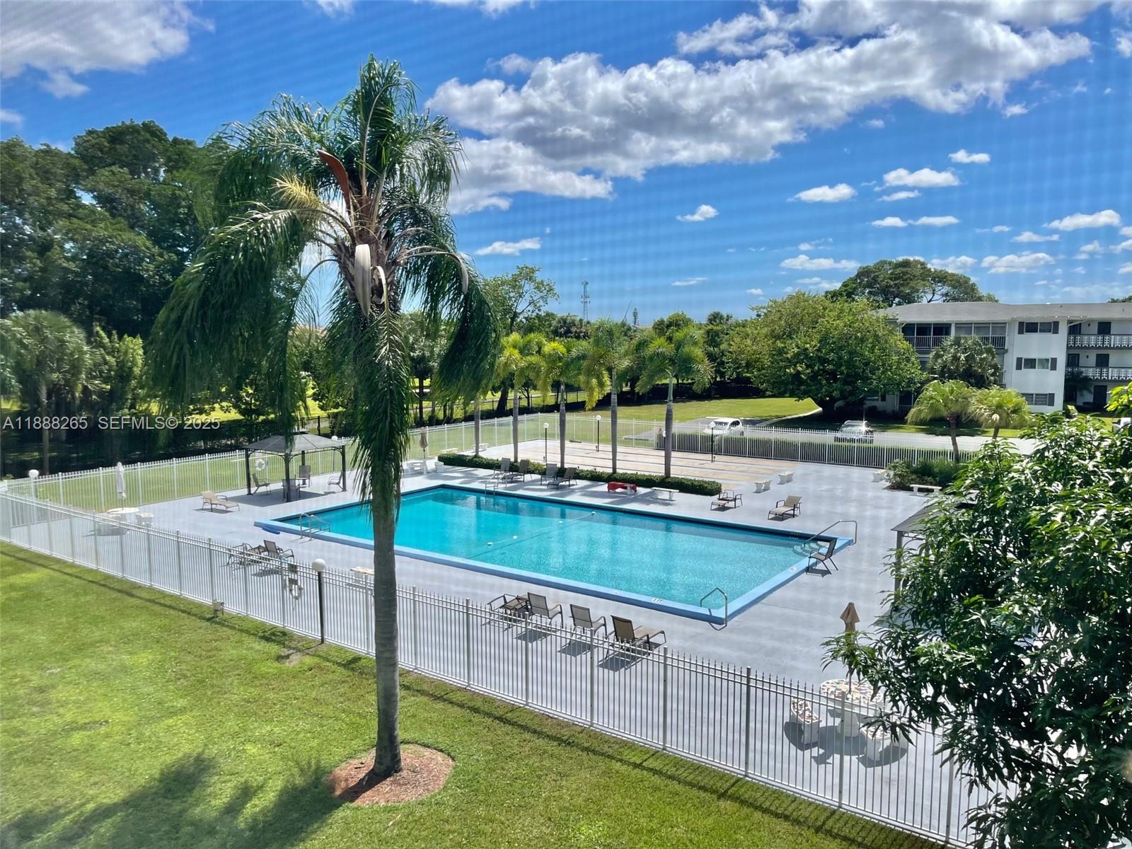 HILLCREST COUNTRY CLUB AP - Residential