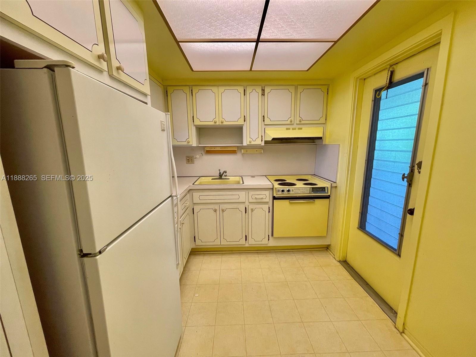 HILLCREST COUNTRY CLUB AP - Residential