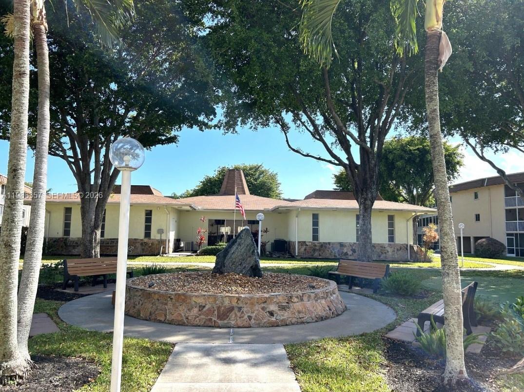 VILLAGE GREEN WINDSOR CON - Residential