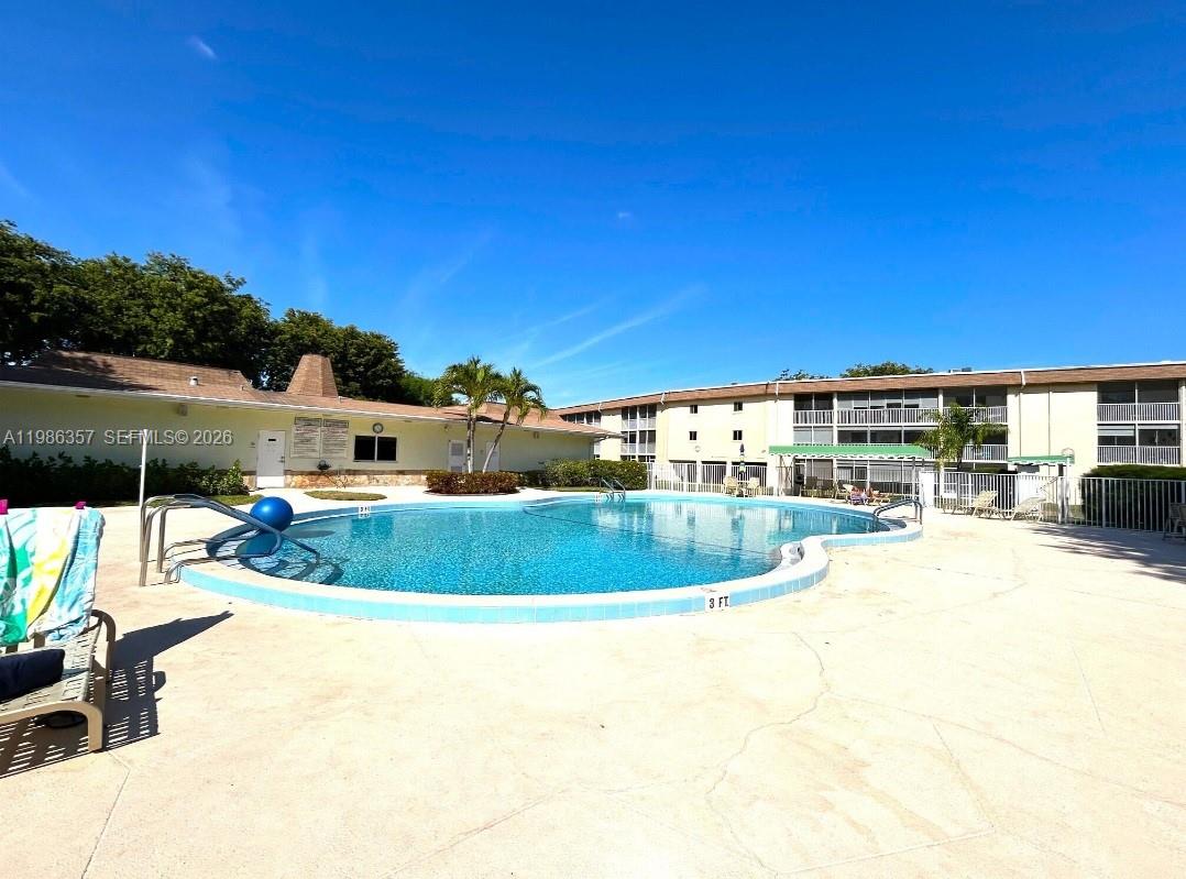 VILLAGE GREEN WINDSOR CON - Residential