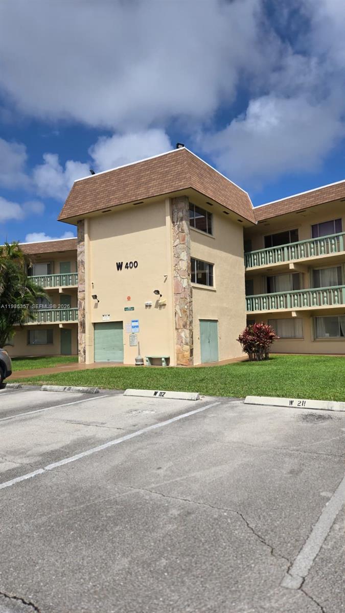 VILLAGE GREEN WINDSOR CON - Residential