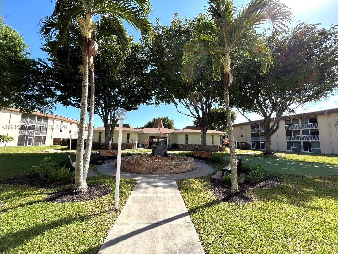 VILLAGE GREEN WINDSOR CON - Residential