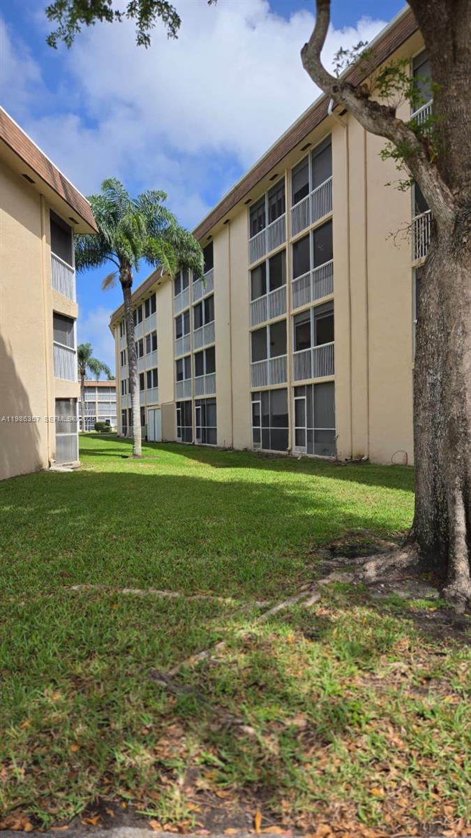 VILLAGE GREEN WINDSOR CON - Residential