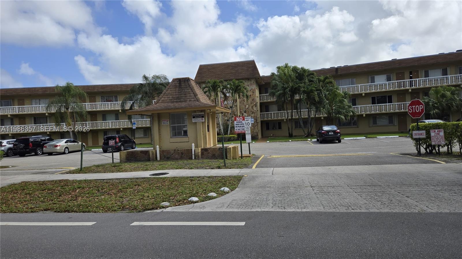 VILLAGE GREEN WINDSOR CON - Residential