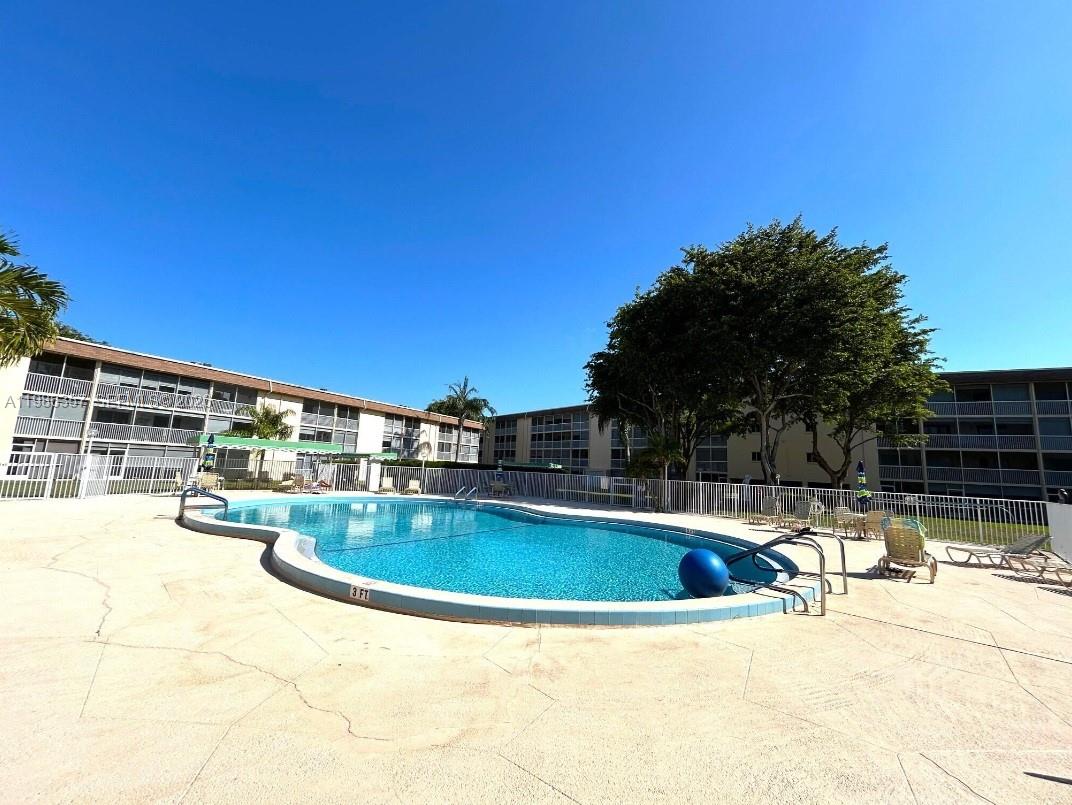 VILLAGE GREEN WINDSOR CON - Residential