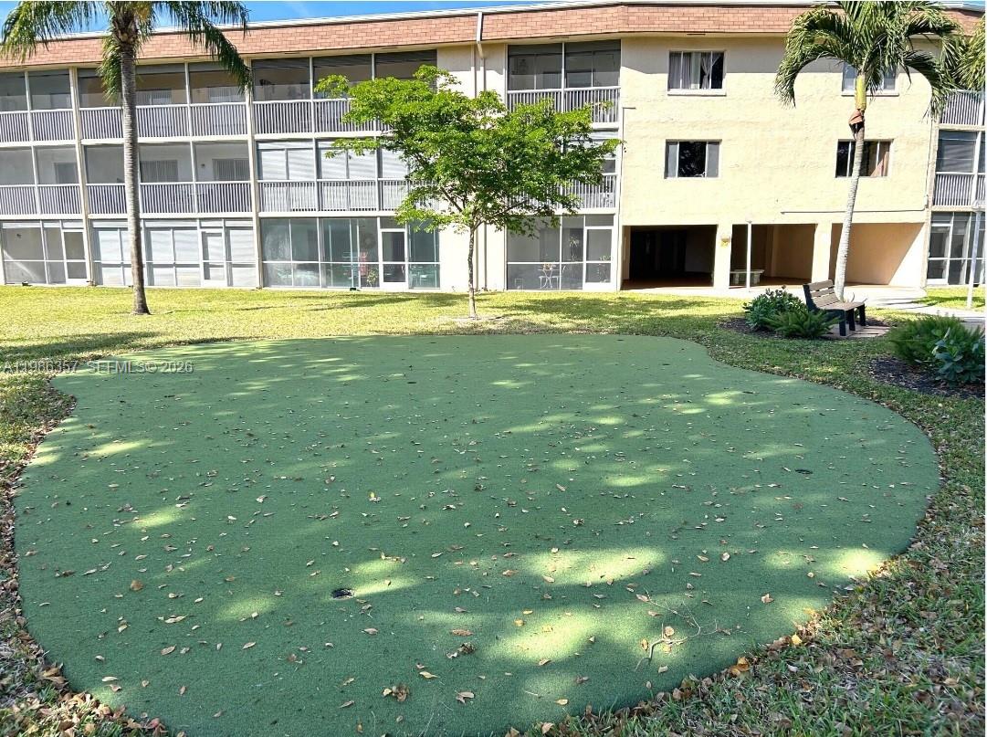 VILLAGE GREEN WINDSOR CON - Residential