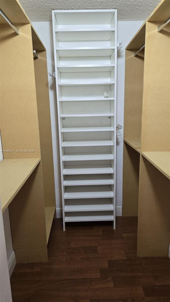 VILLAGE GREEN WINDSOR CON - Residential