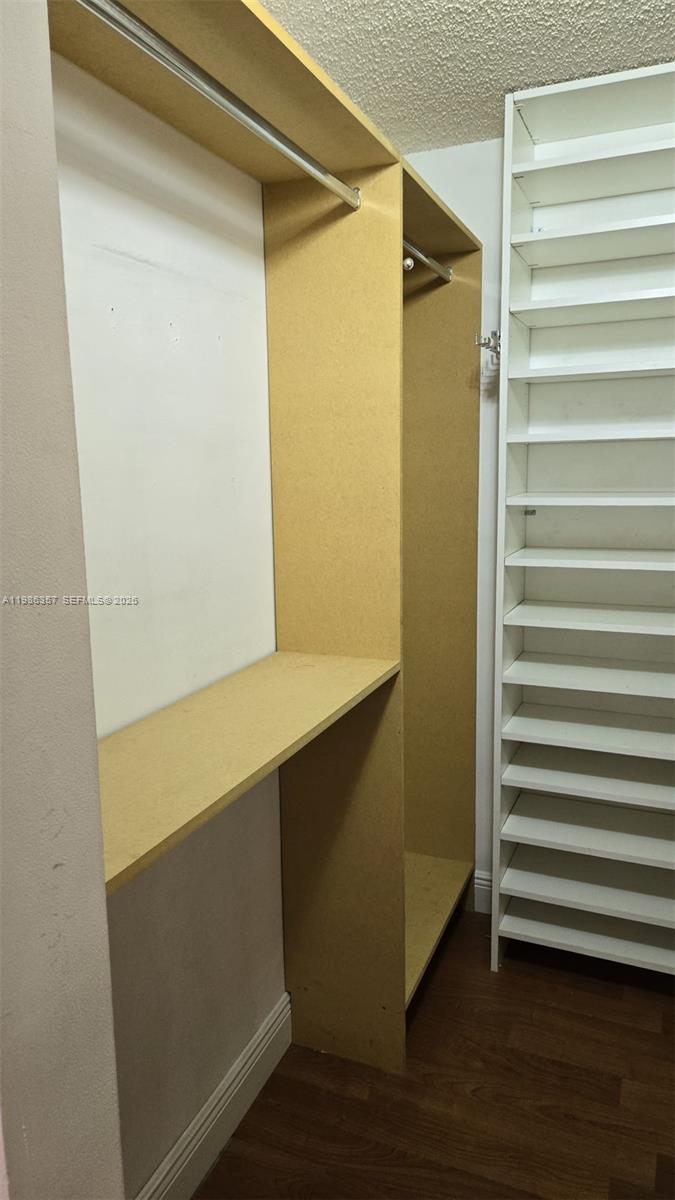 VILLAGE GREEN WINDSOR CON - Residential