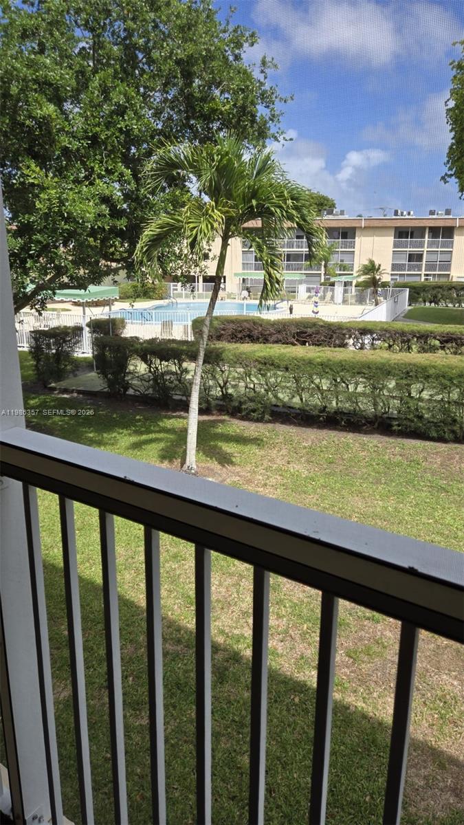 VILLAGE GREEN WINDSOR CON - Residential