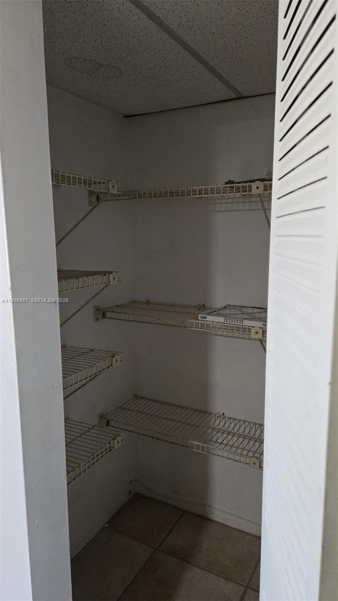 VILLAGE GREEN WINDSOR CON - Residential