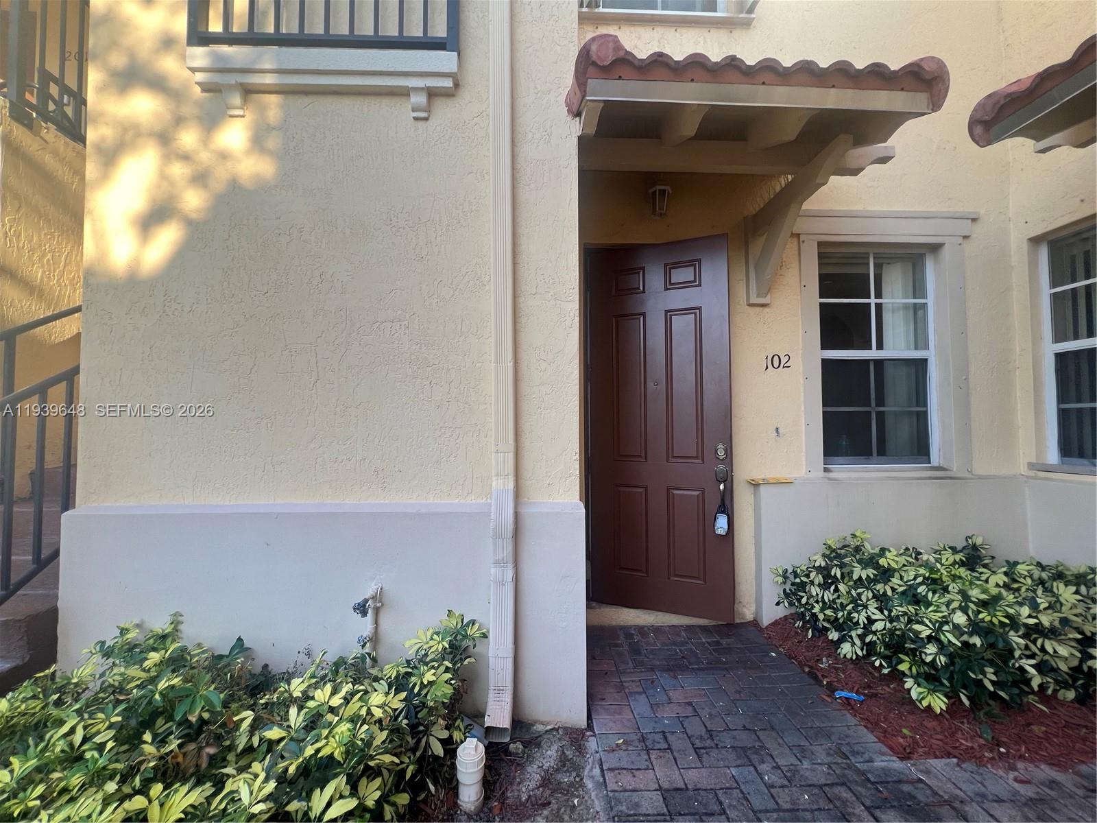 VILLAS AT CARMEL CONDO - Residential