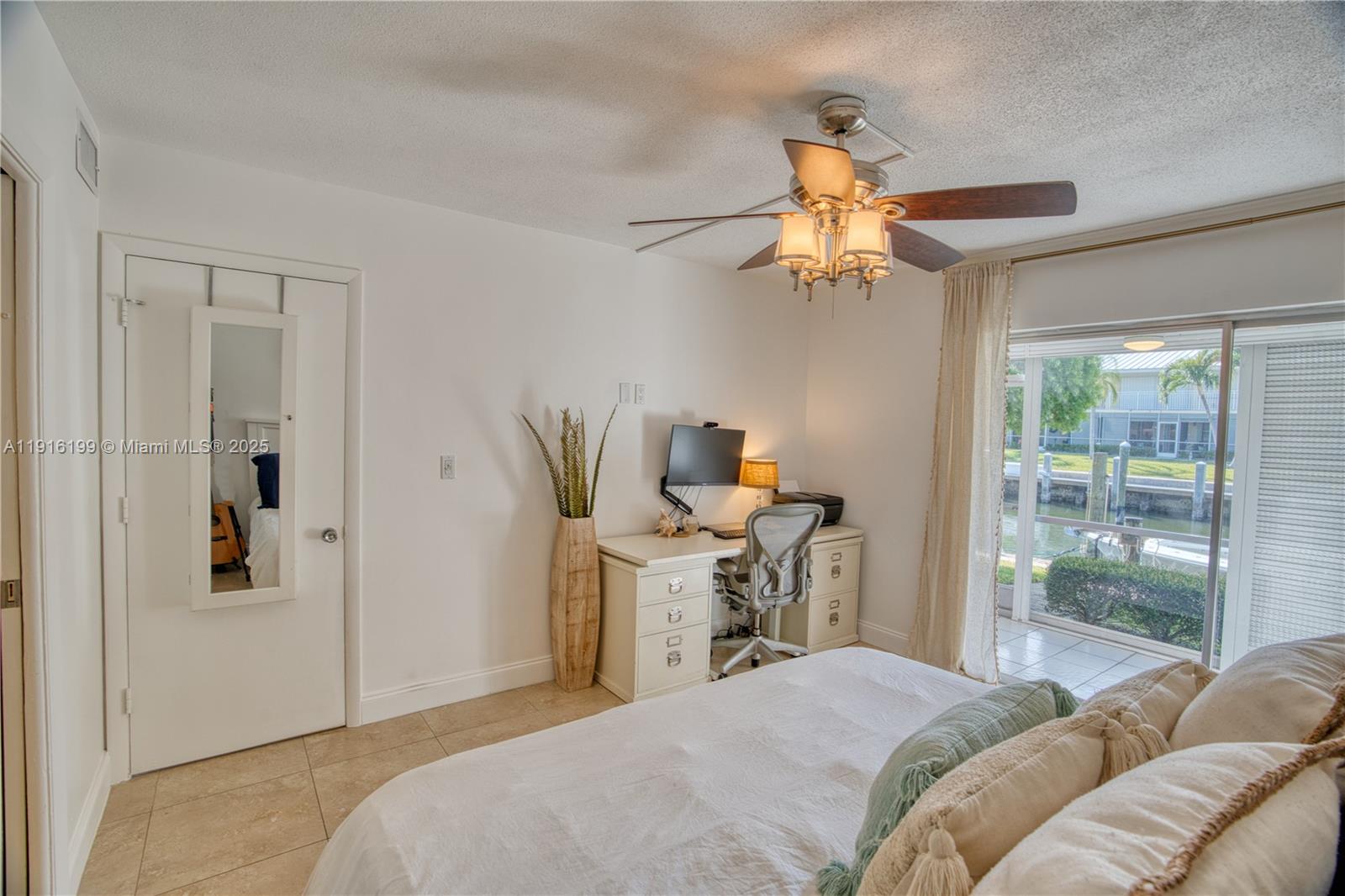 MARINA HARBOUR CONDO - Residential