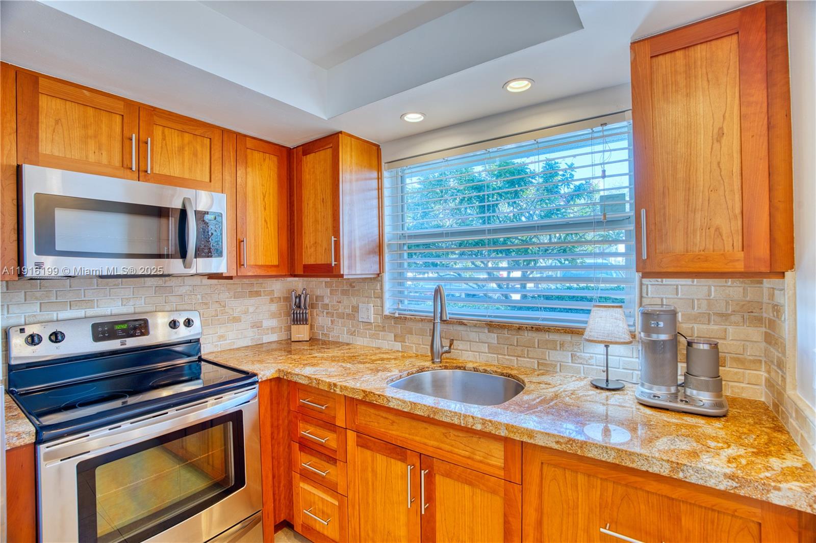 MARINA HARBOUR CONDO - Residential