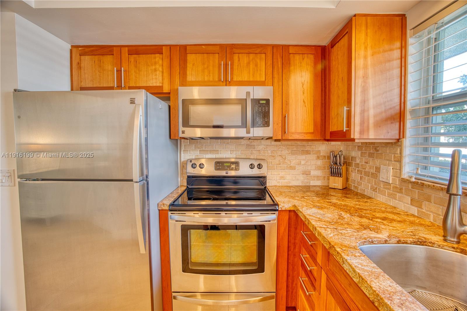 MARINA HARBOUR CONDO - Residential