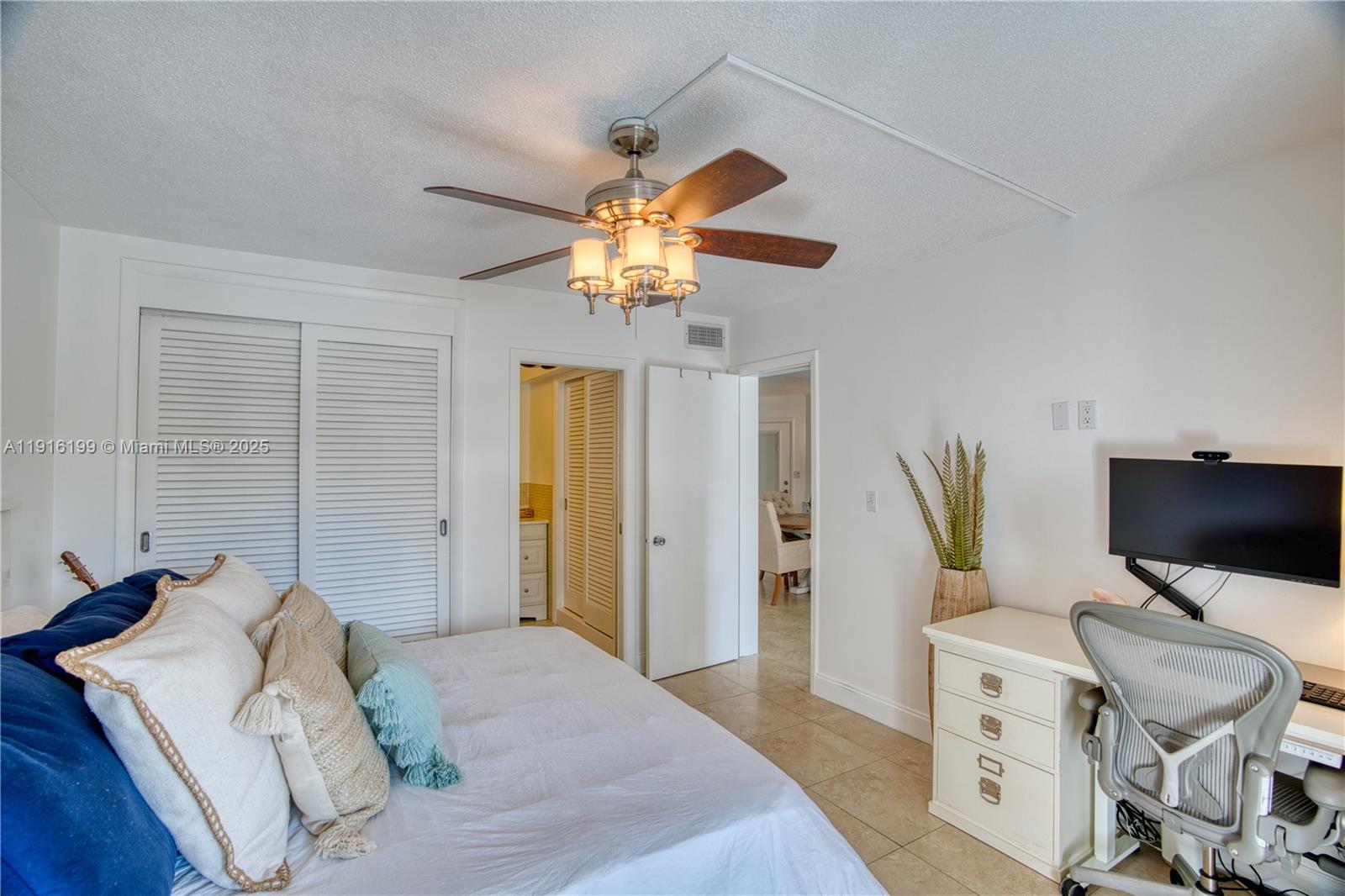 MARINA HARBOUR CONDO - Residential