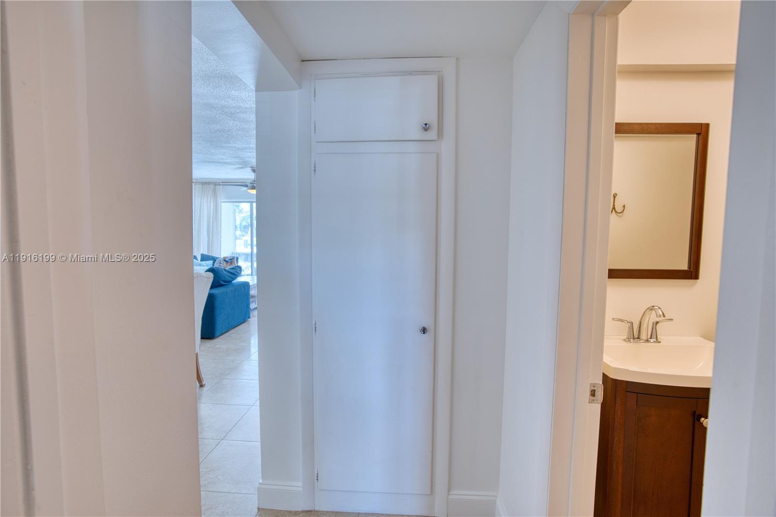 MARINA HARBOUR CONDO - Residential