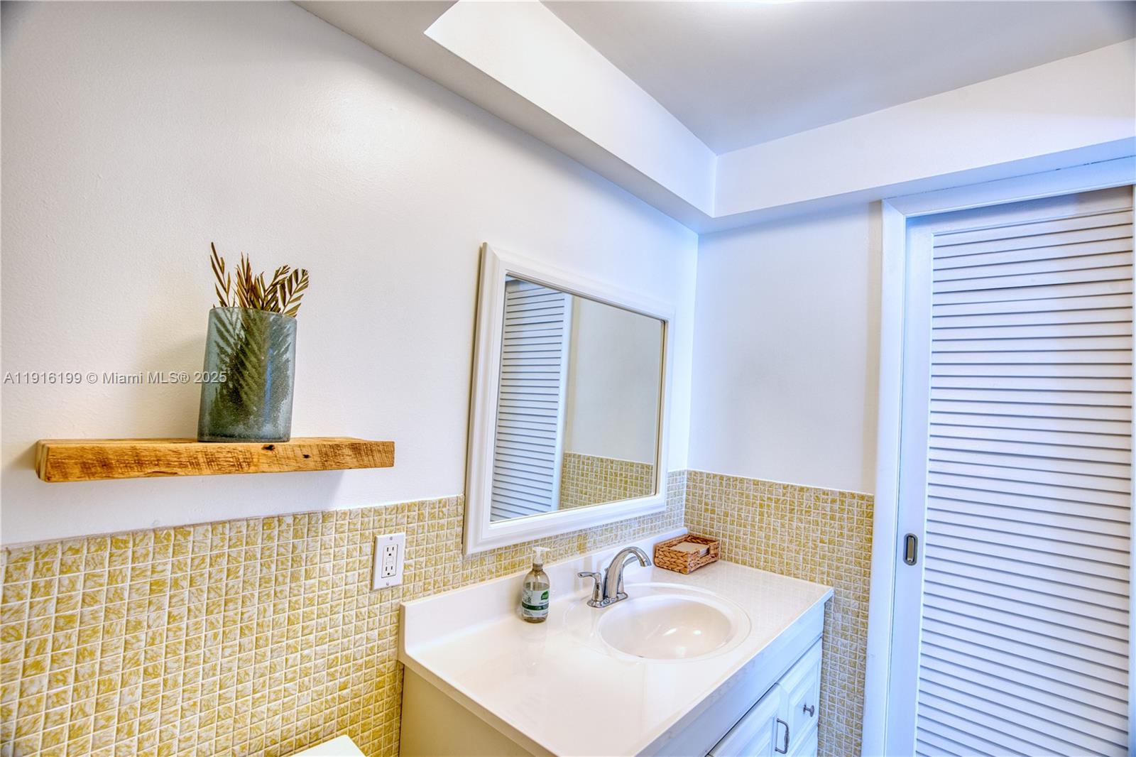 MARINA HARBOUR CONDO - Residential