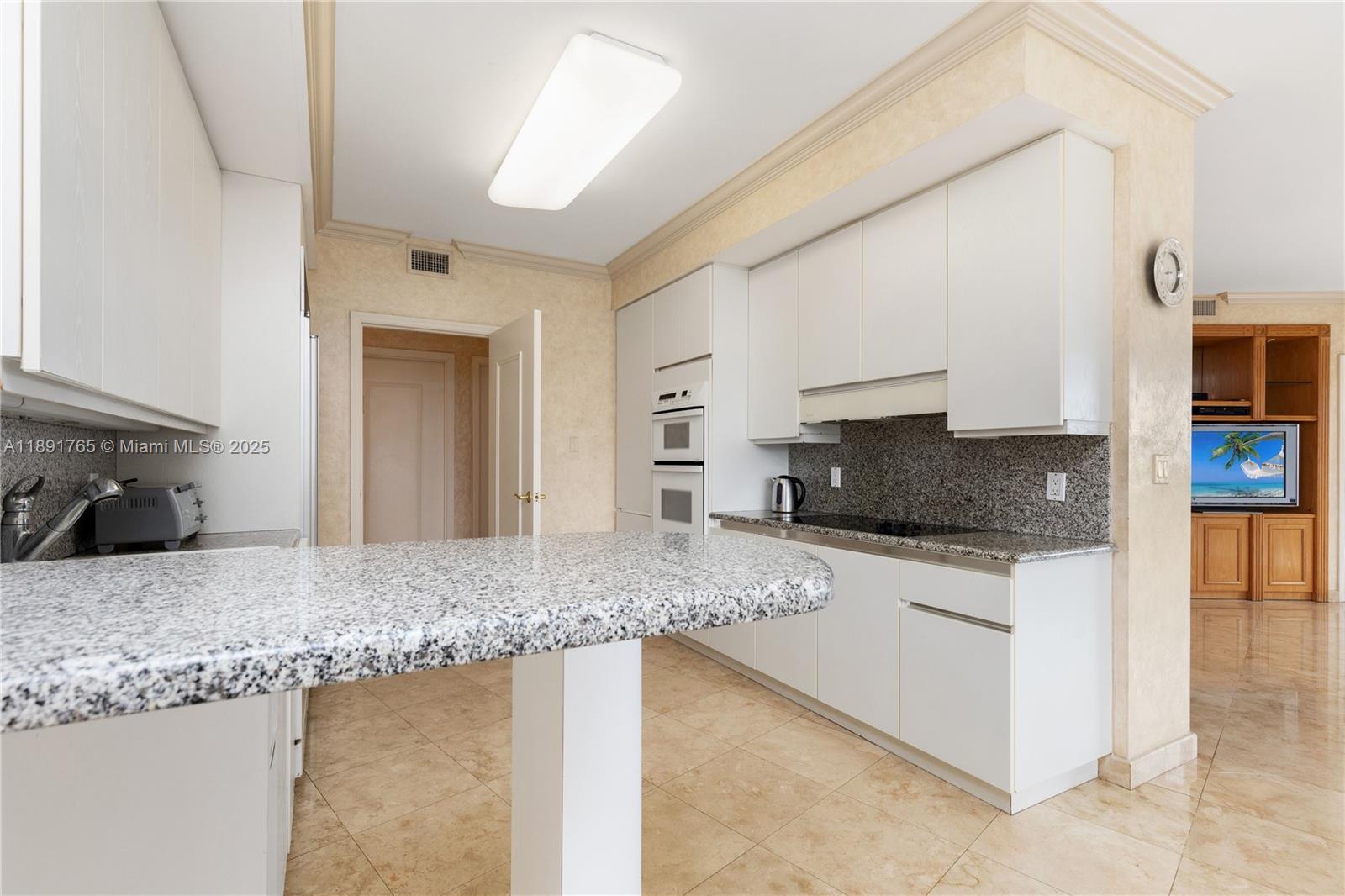 MAJESTIC TOWER - Residential Lease