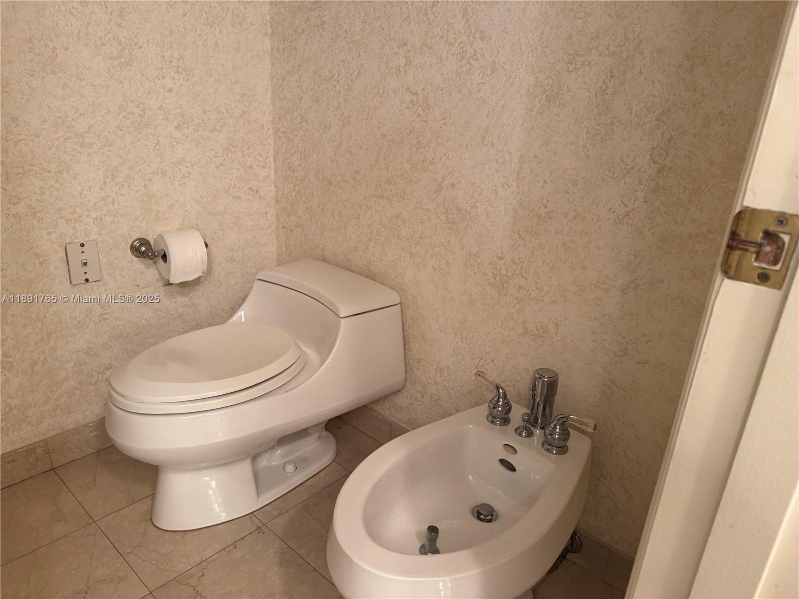 MAJESTIC TOWER - Residential Lease