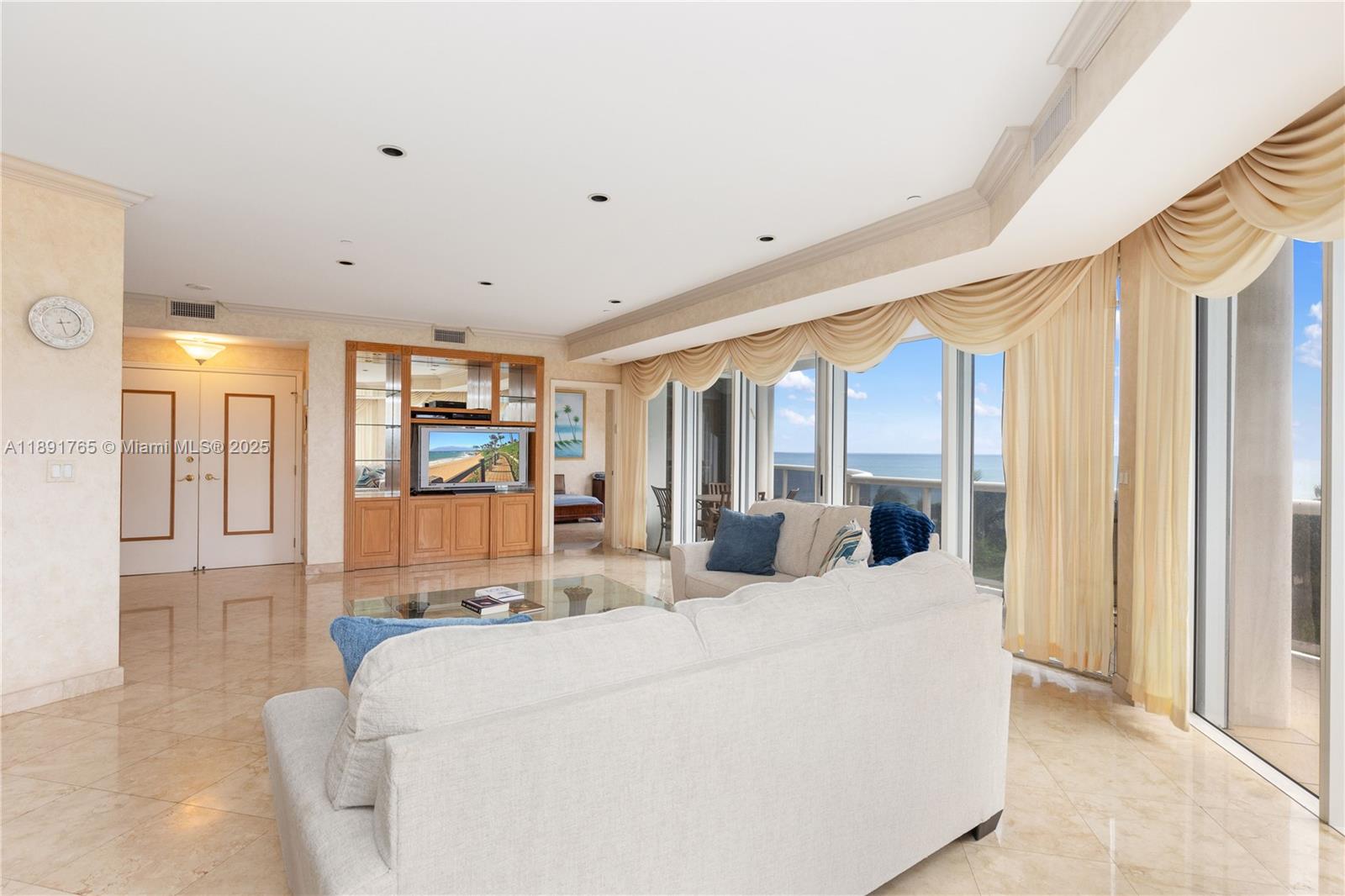 MAJESTIC TOWER - Residential Lease