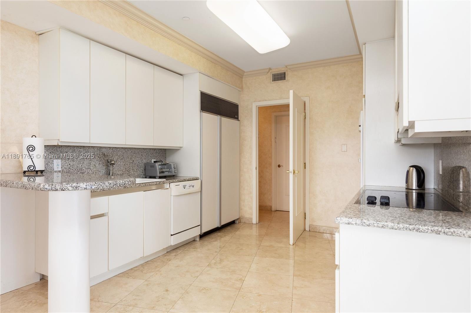 MAJESTIC TOWER - Residential Lease