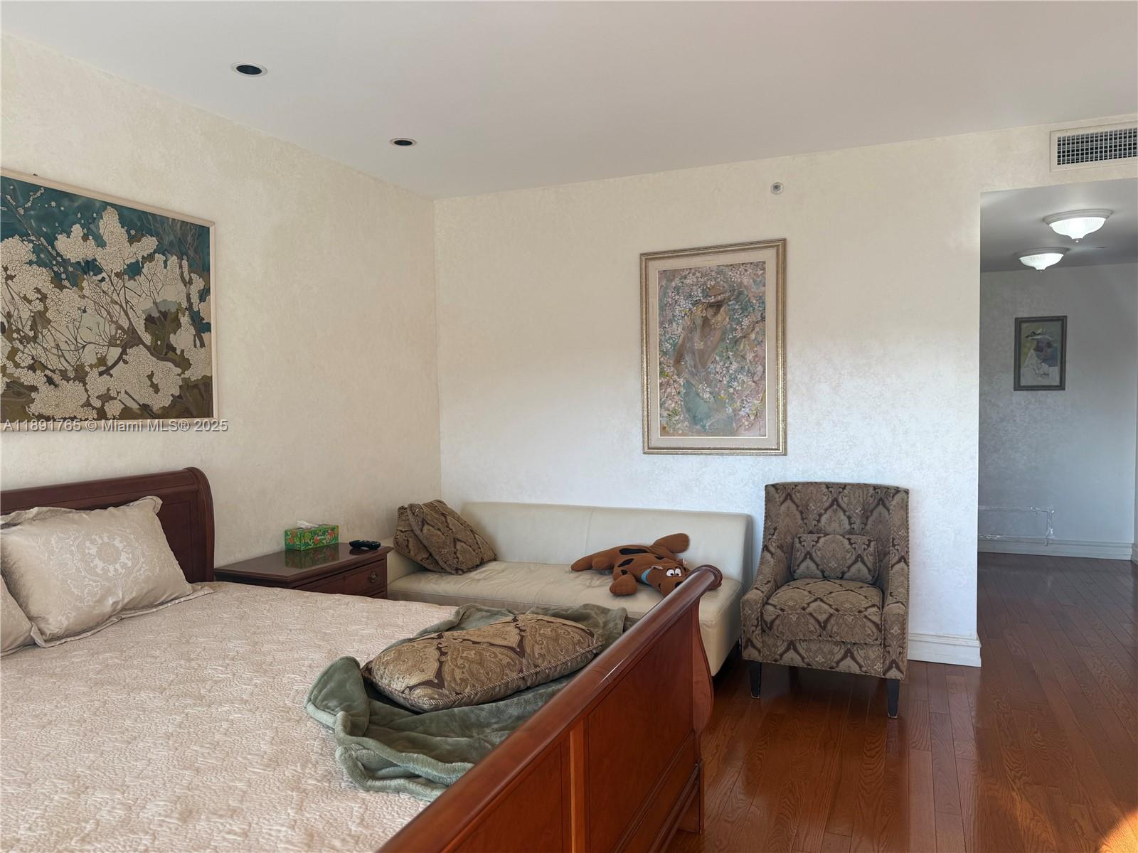 MAJESTIC TOWER - Residential Lease
