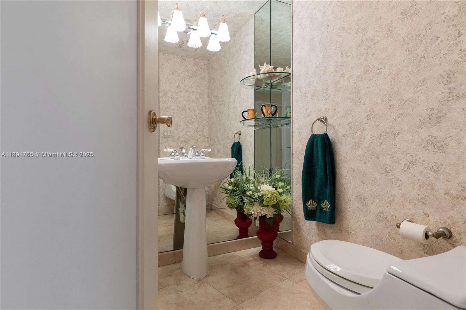 MAJESTIC TOWER - Residential Lease