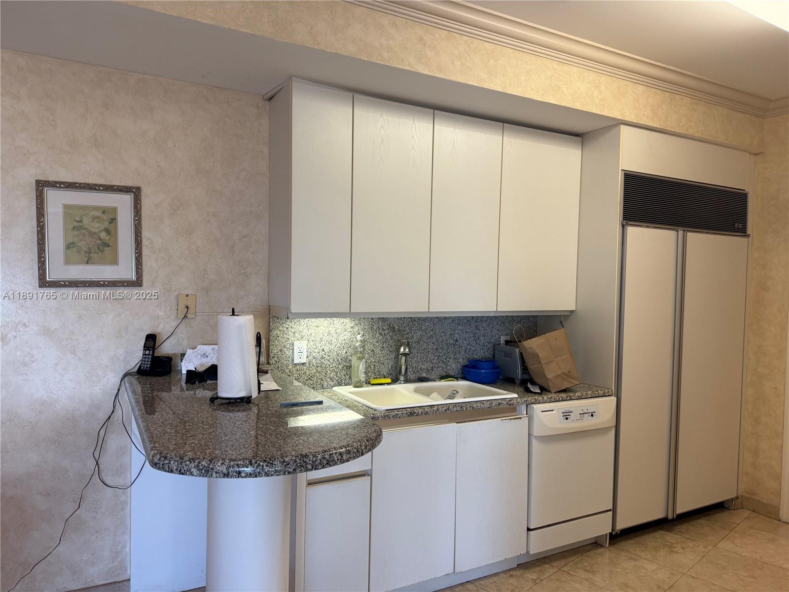 MAJESTIC TOWER - Residential Lease