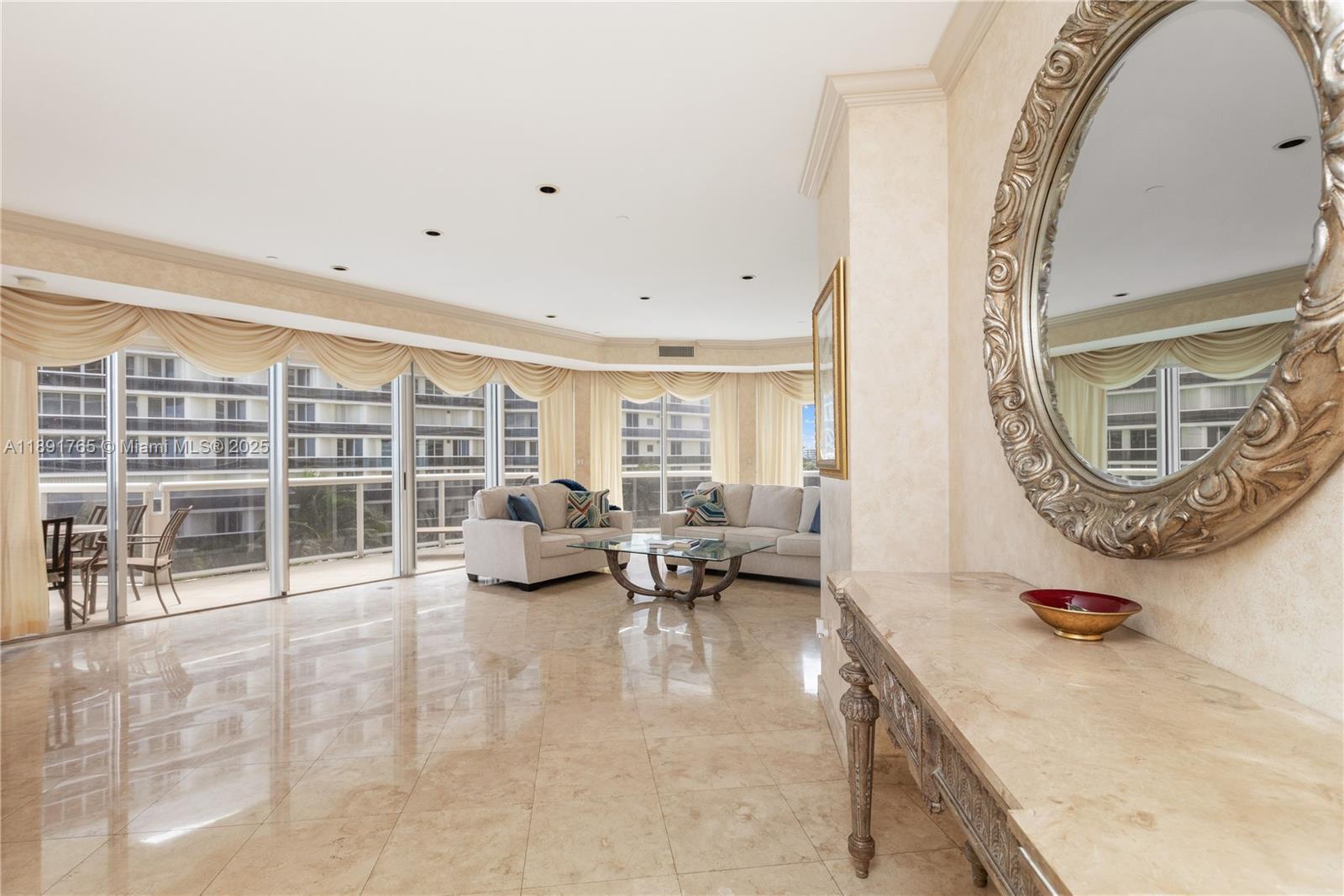 9601 Collins Ave 507