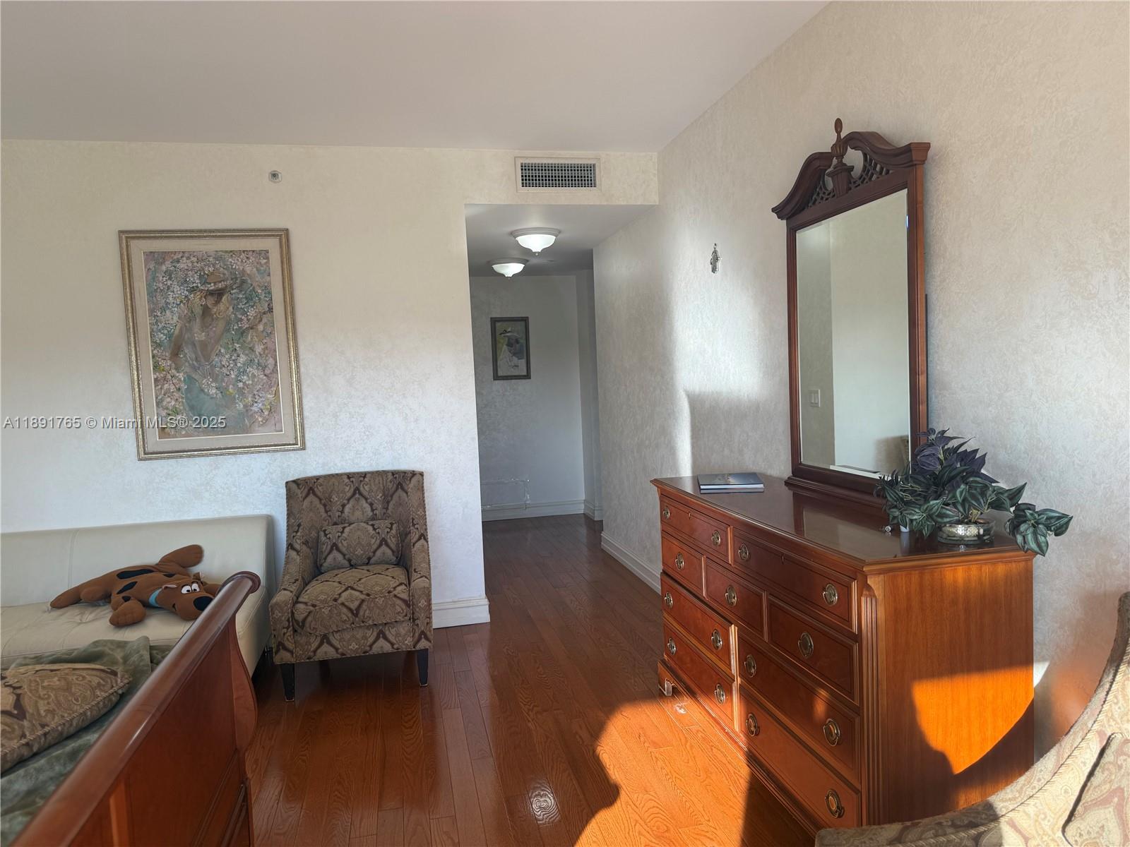 MAJESTIC TOWER - Residential Lease