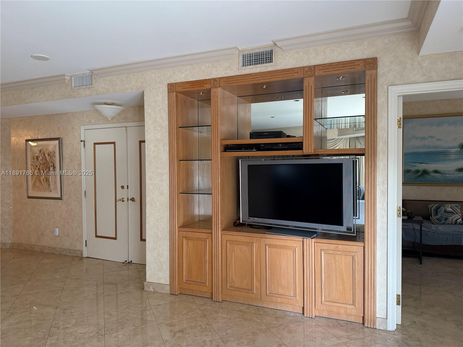 MAJESTIC TOWER - Residential Lease