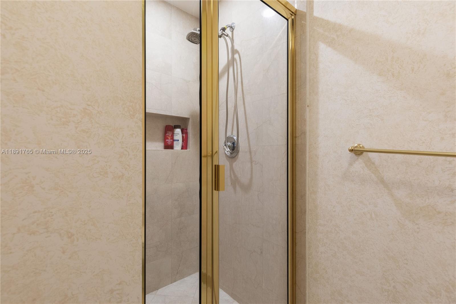 MAJESTIC TOWER - Residential Lease