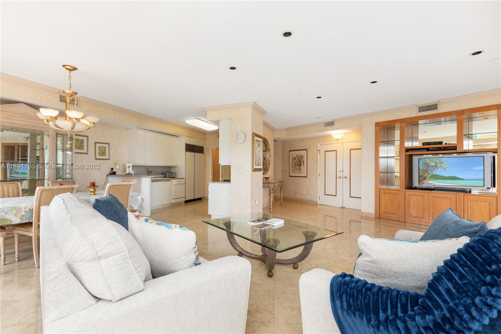 MAJESTIC TOWER - Residential Lease